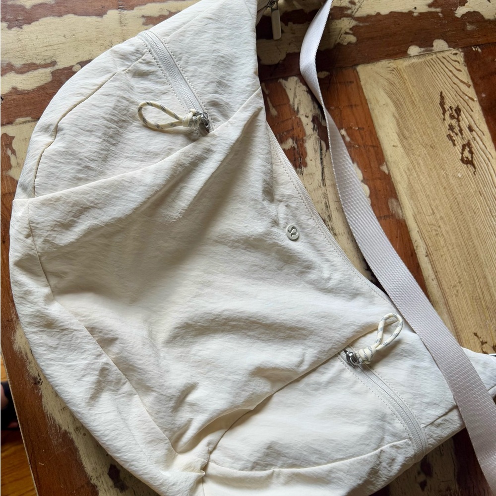 Lululemon 6L Ivory Slouchy Bag